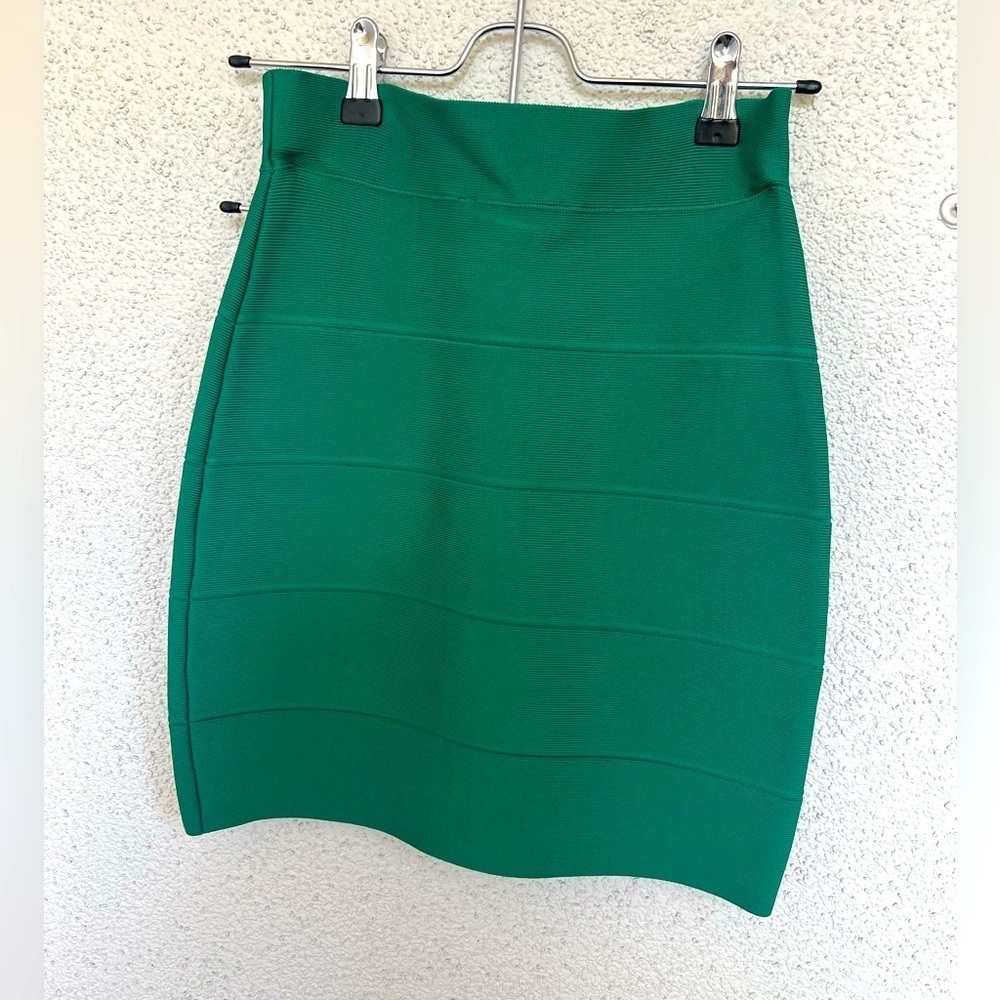 EUC BCBG 'Simone' Bandage Mini Skirt small emerald green perfect for holidays - Picture 5 of 6